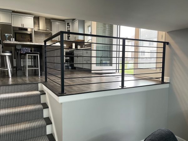 Horizontal railing for kitchen