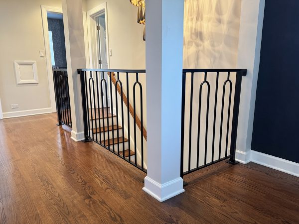 Interior railing with half-oval balusters