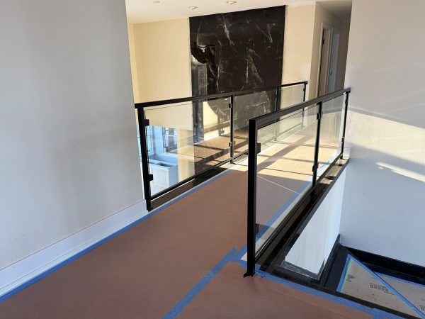 Balcony glass railings