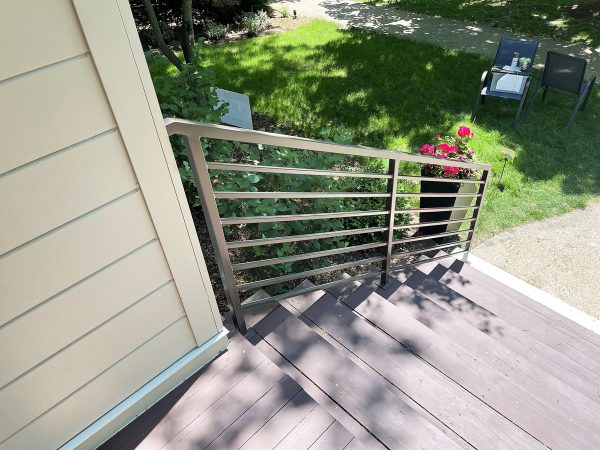 Exterior horizontal stair railing | Best Chicago Railings
