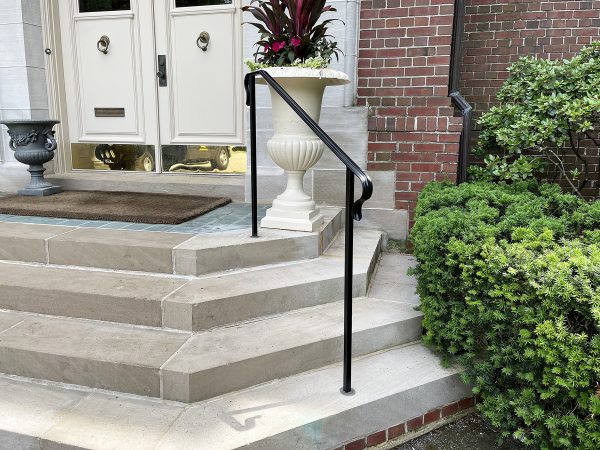 Classic handrail with lambs tongues. Black