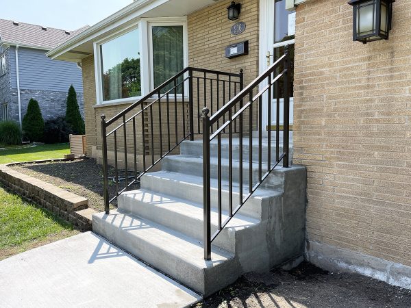 Exterior custom railings with double top and post finials