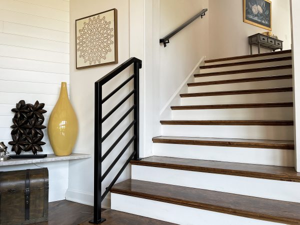 Horizontal railing for interior stairs