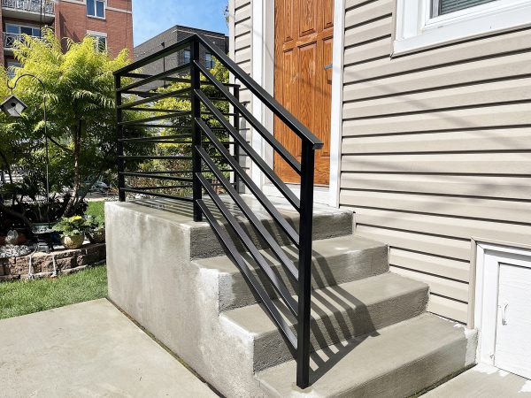 Sleek Wide Bar Horizontal Railing