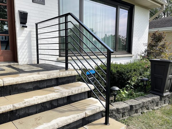 Exterior horizontal railing for pavers | Best Chicago Railings