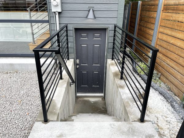 Horizontal railings for basement steps | Best Chicago Railings