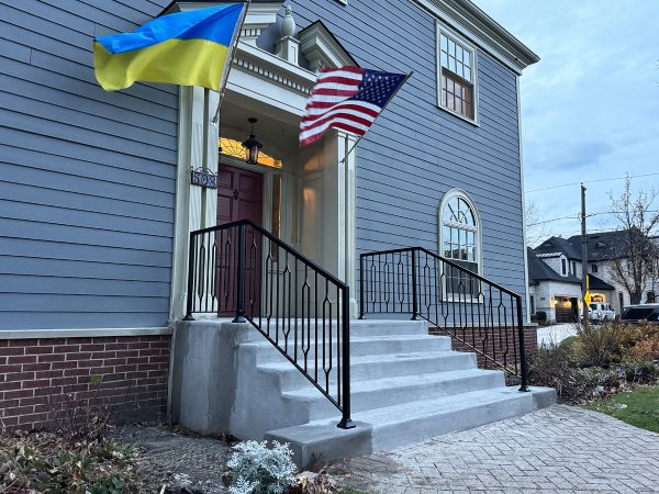 Elegant Diamond-Shape Picket Railing