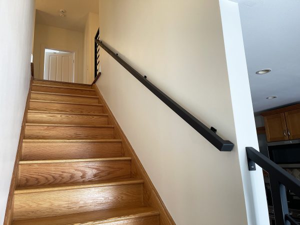 Interior square handrail for stairs