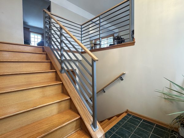 Luxurious Horizontal Flat Bar Railing