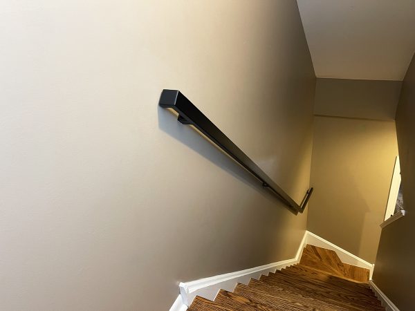 Interior handrail with hidden brackets