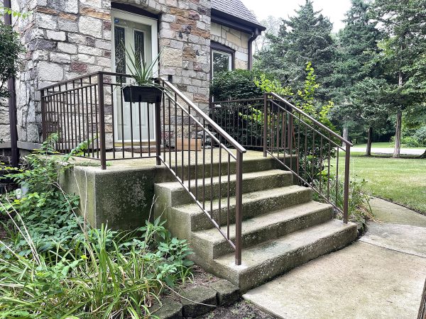 Exterior wrought iron railing for front porch | Best Chicago Railings