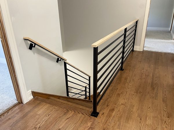 Interior railing with robust horizontal rods