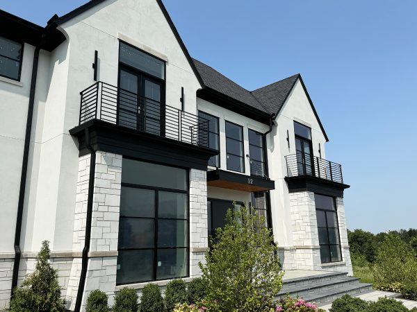 Custom horizontal balcony railings with flat plates