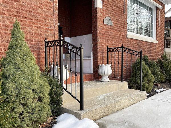 Exterior porch railing with decorative collars | Best Chicago Railings