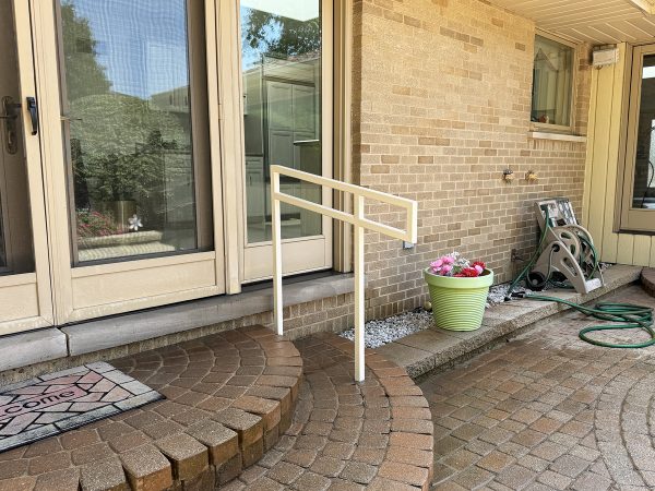 Dual-rail ADA handrail