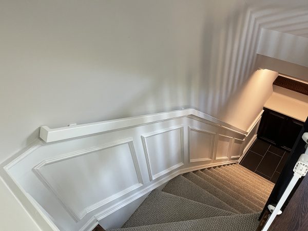 Interior wall handrail with hidden brackets