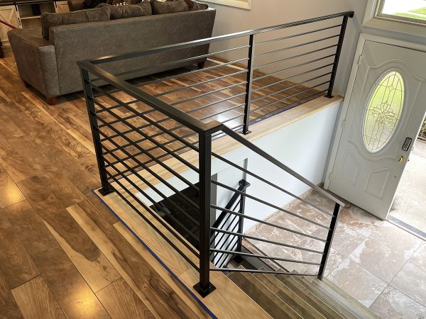 Horizontal railing for living room
