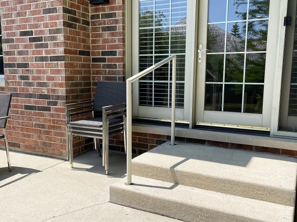 Exterior round handrail with newel posts