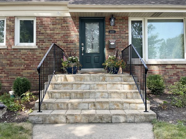 Classic Railing with Decorative Lambs Tongue