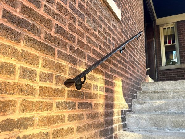 Exterior classic handrail with custom round flanges